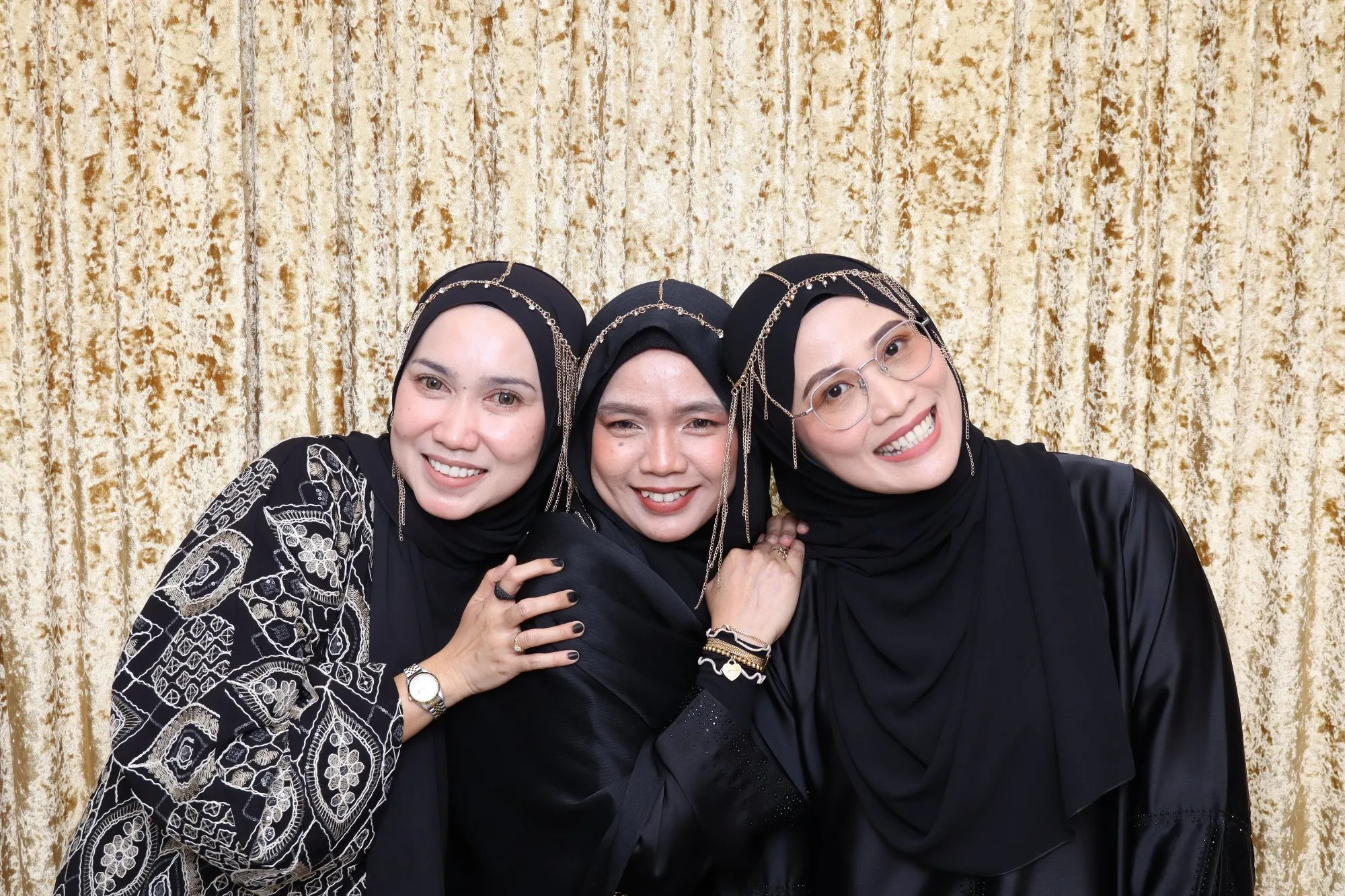 Tetamu bergambar di photobooth semasa majlis anugerah perkhidmatan cemerlang & sanjungan budi APC 2025 & Jasamu Dikenang 2026 Zon Timur di Swiss-Belhotel Kuantan, Kuantan