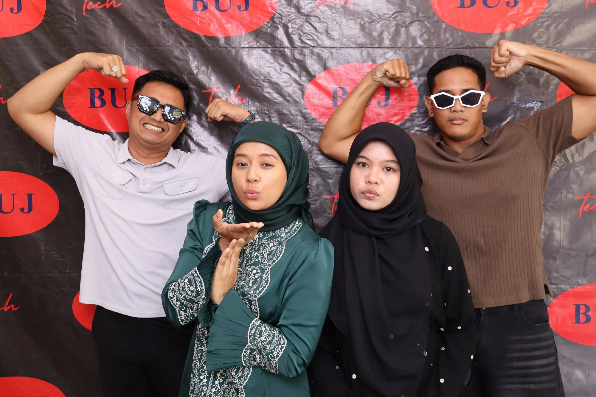 Kenangan photobooth rumah terbuka hari raya Sambutan Hari Raya bersama BUJ Technology di BCIC Lodge, Kuantan