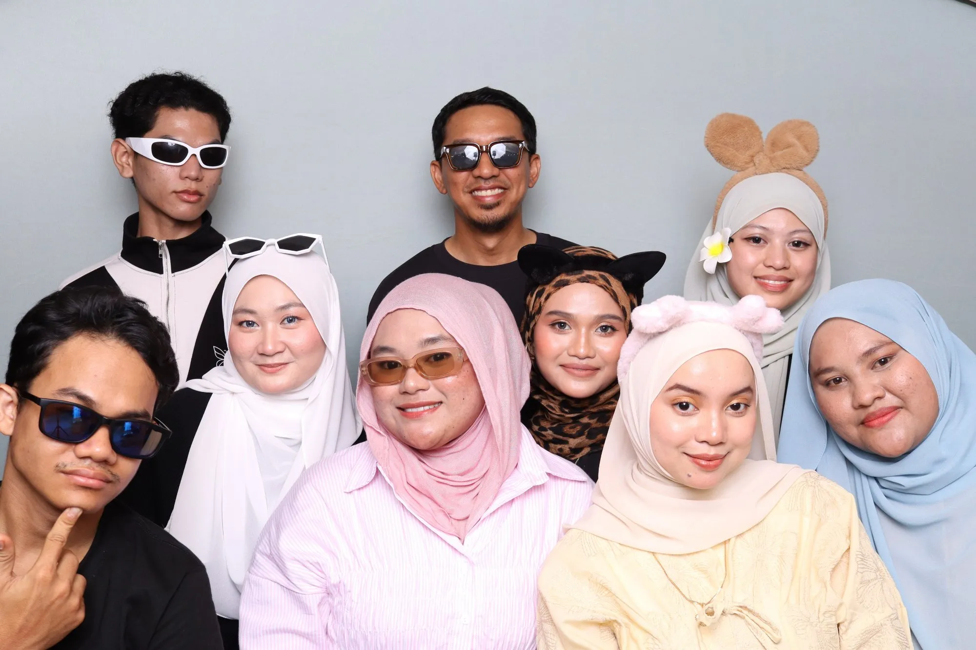 Kenangan photobooth santai santai belia Malam Muda Gen Z di Pantai Batu Hitam, Kuantan