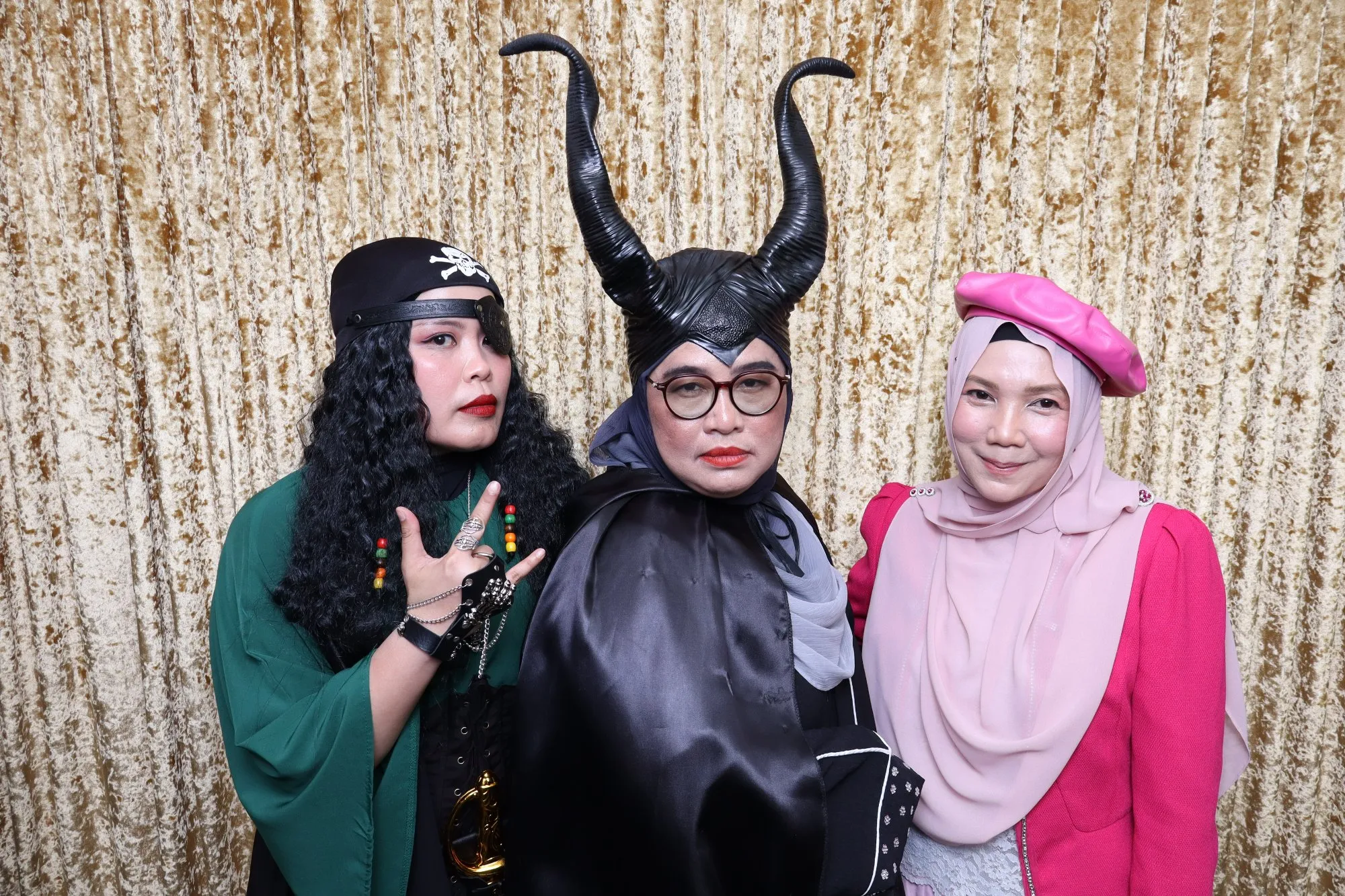 Kenangan photobooth makan malam tahunan Starstruck Gala Night Bersama Bahagian Akaun JPM di Royale Chulan, Cherating